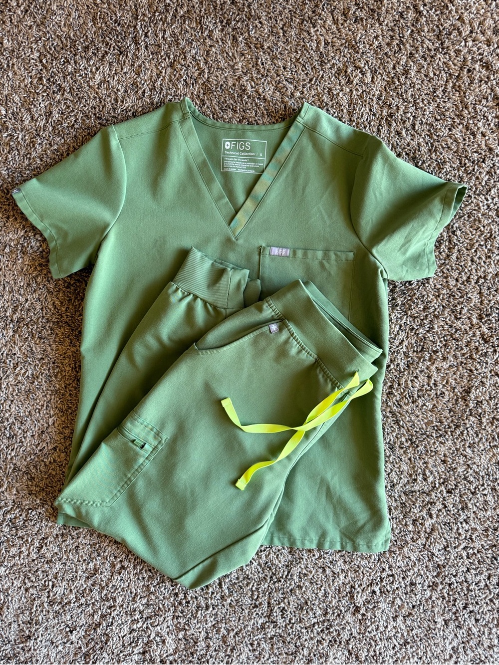 FIGS FERN Scrub Set with Neon Drawstring